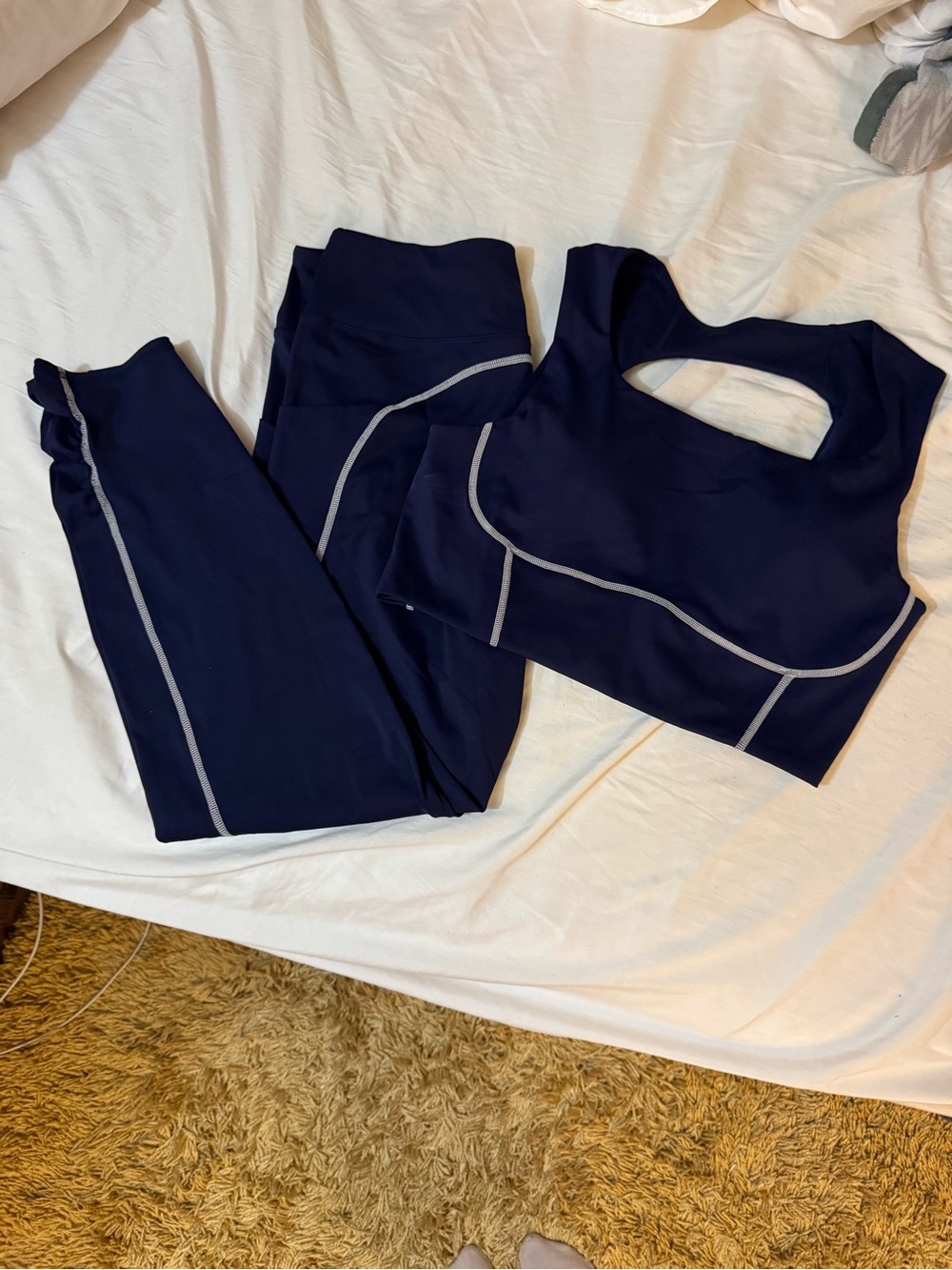 New without tags. Dark blue legging and sports bra set size XL